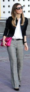 look vestir bien en la oficina con pantalones