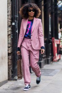 looks con camiseta basica