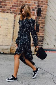 looks con zapatillas converse