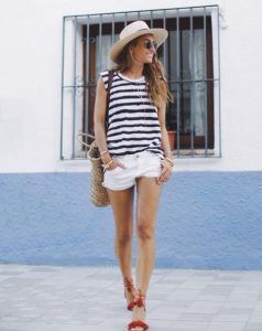 como ir a la playa con estilo navy